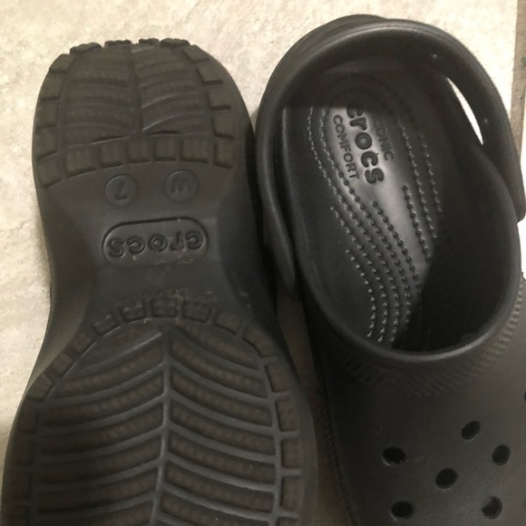 Black Crocs - Picture 4 of 4
